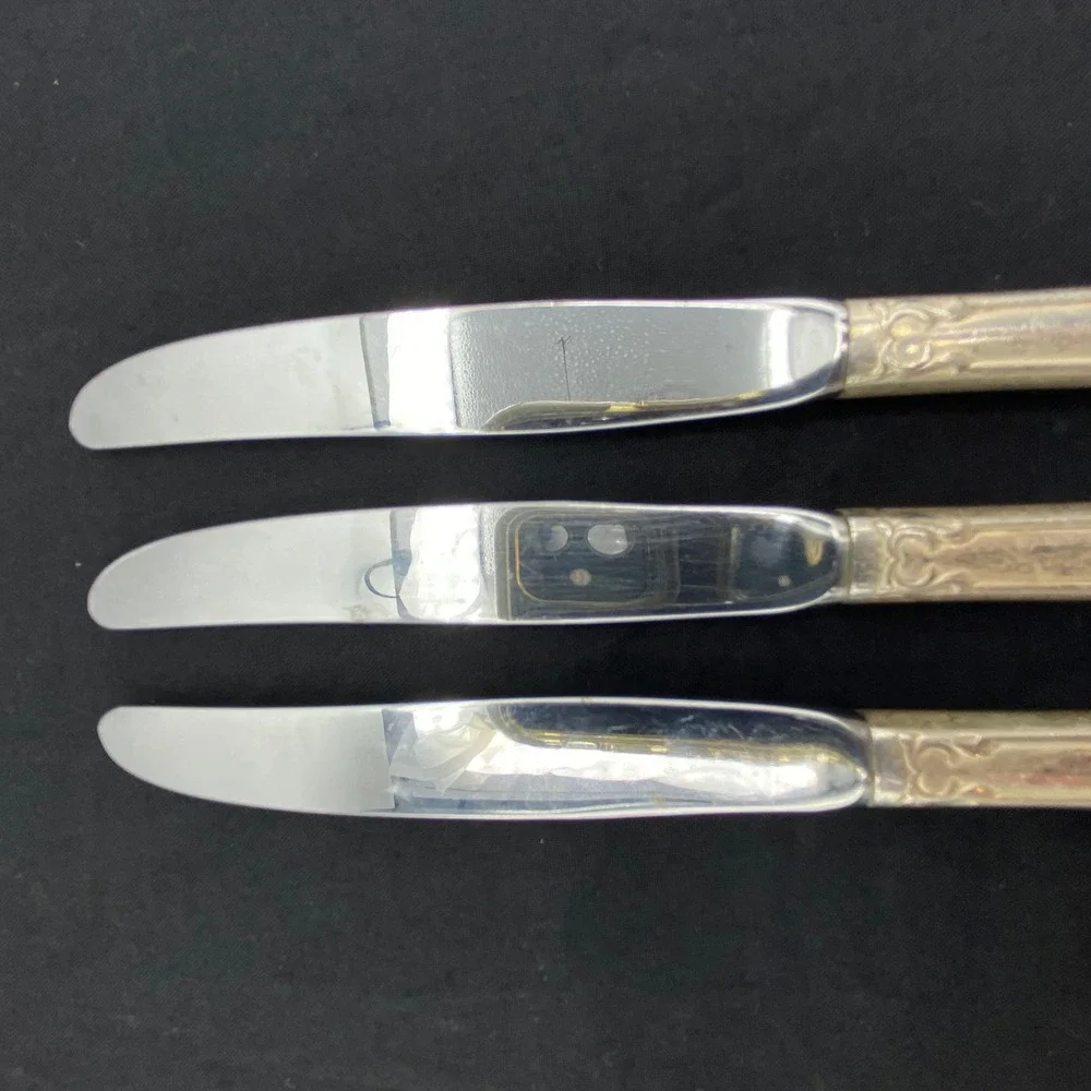 Vintage 6.25in Dinner Knives 3pc Silver Gold Ornate Scroll Flatware Replacement
